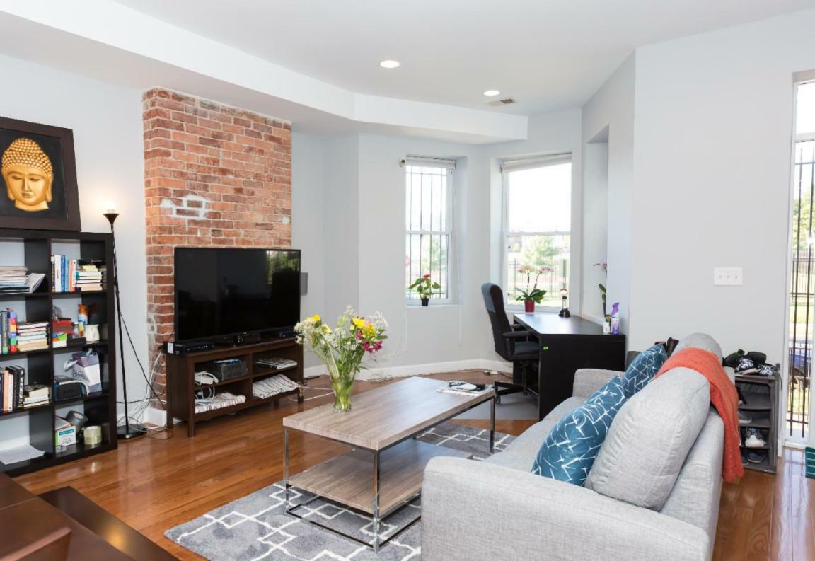 Habitación en casa particular Steps To Convention Center, Downtown Dc, And Metro Station: Private And Comfortable Bedroom/bathroom *
