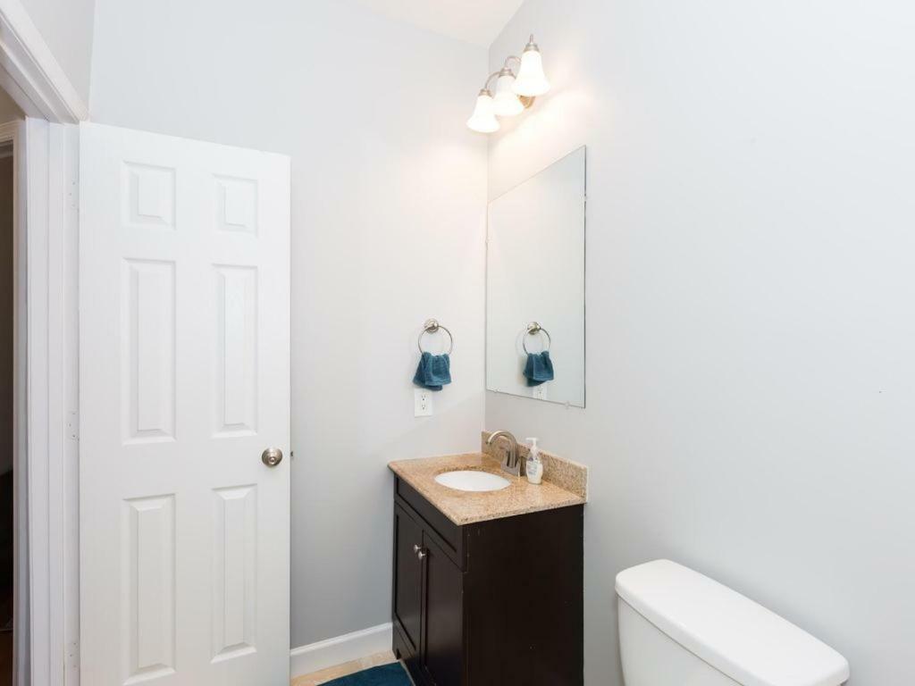 Habitación en casa particular Steps To Convention Center, Downtown Dc, And Metro Station: Private And Comfortable Bedroom/bathroom Washington